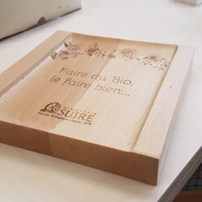 Support en bois pour mobile - Artisan du Jura